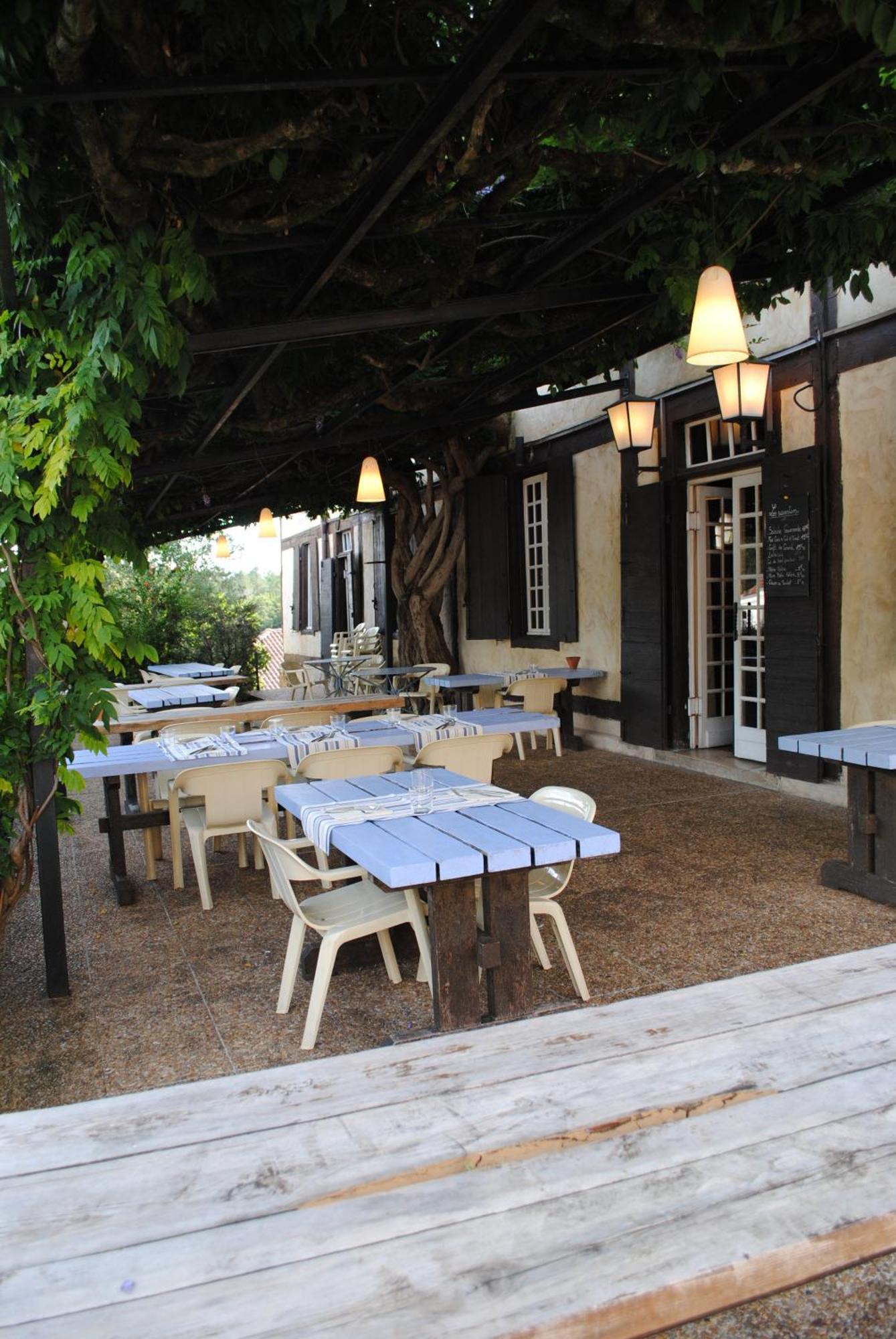 Hotel Et Restaurant Traditionnel L' Escalandes Lesperon  Экстерьер фото